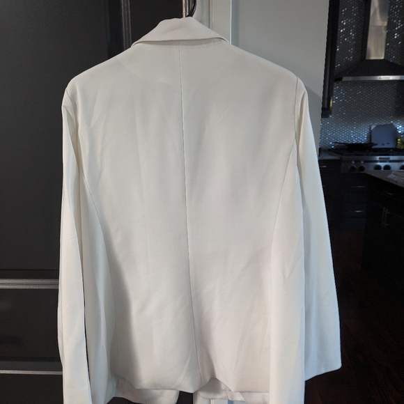 White Blazer - Picture 2 of 4